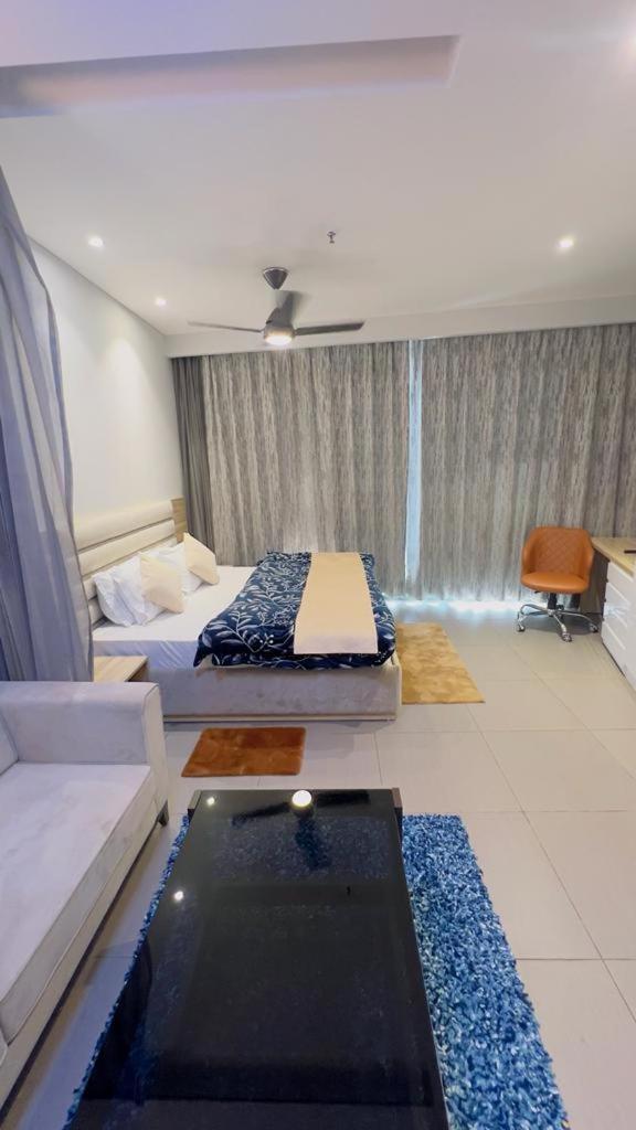 Interstellar View At 22nd Floor Apartment New Delhi